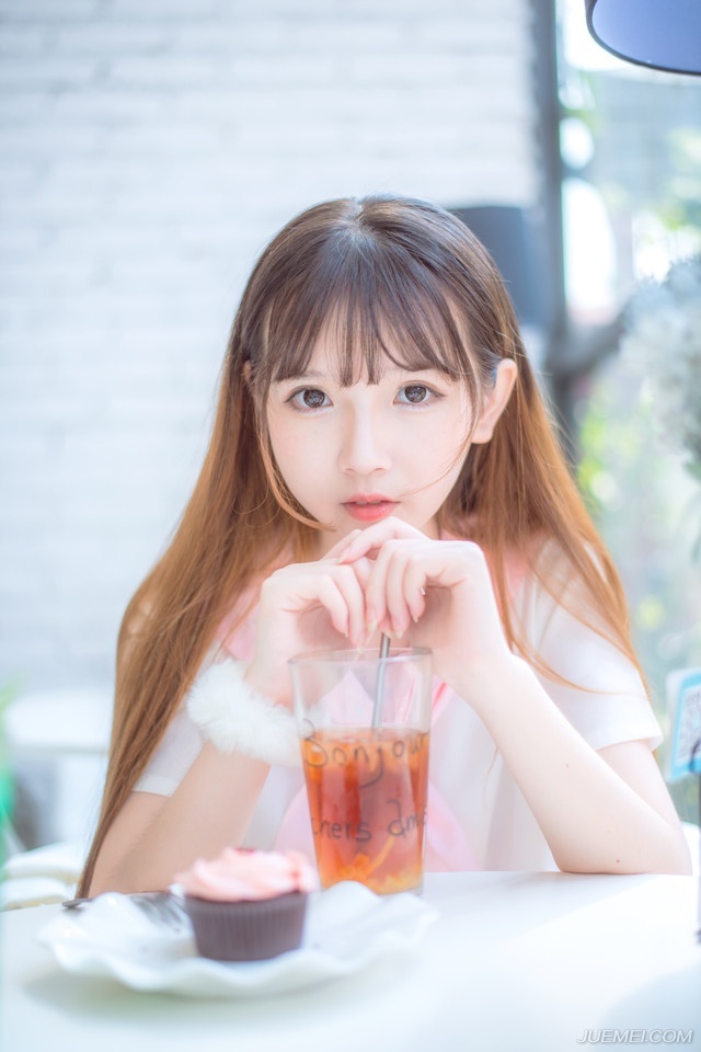 我现在这个年纪看真的觉得没什么，也实在没办法做到把思想“回到那个年代”哇。——韩寒《三重门》